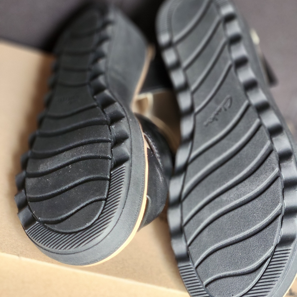 Clarks Black and Tan Women's Sandals - Picture 3 of 4